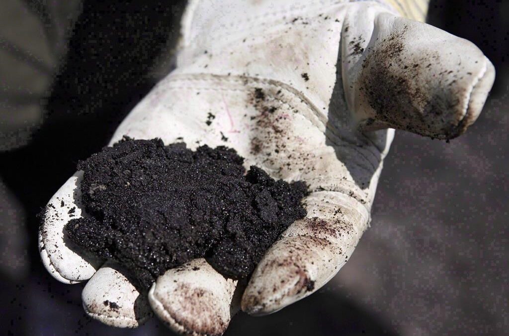 NEWS: Politicians raise concerns about carbon pricing benefits given to oilsands companies